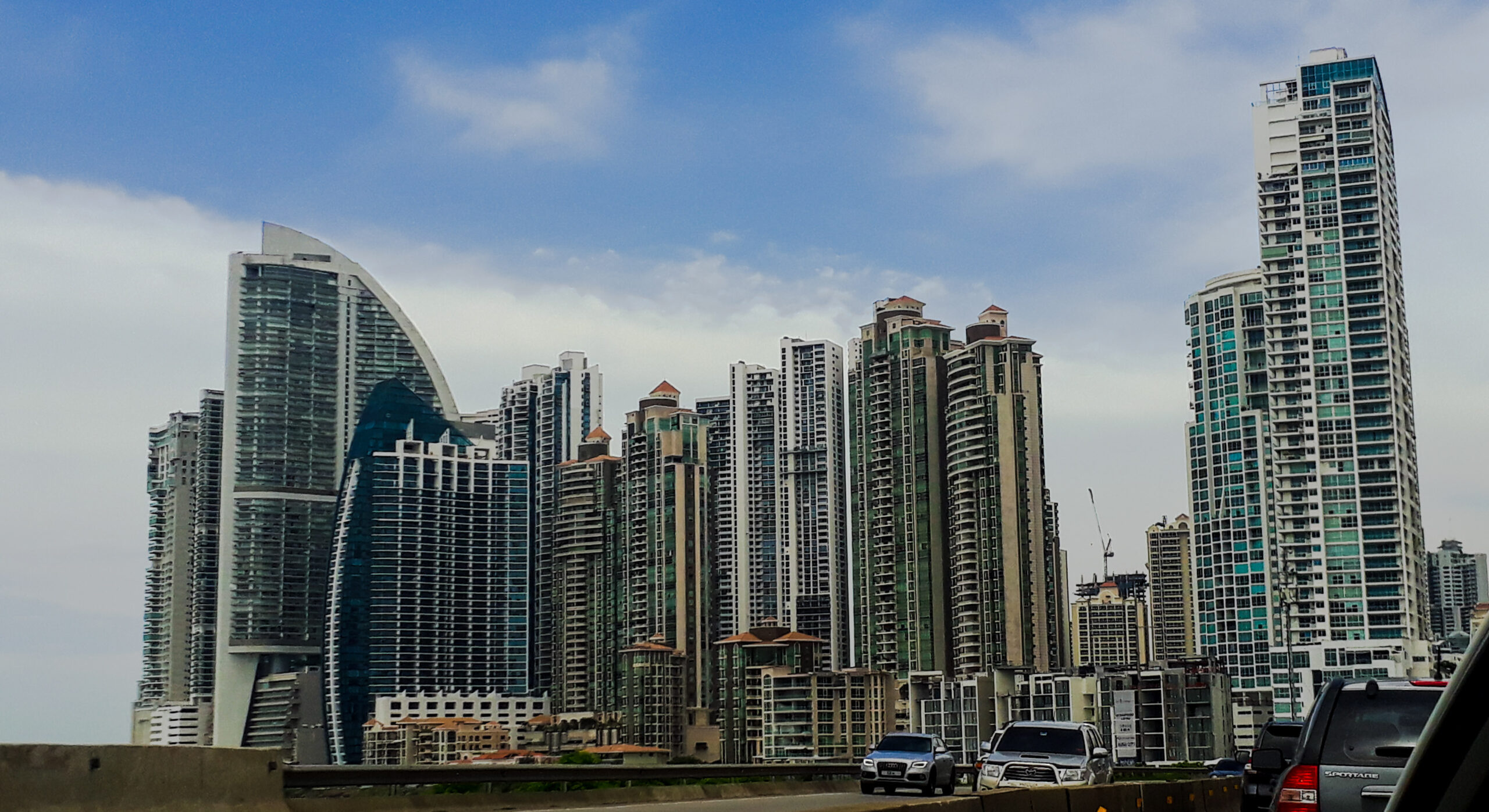 Torres de lujo de Punta Pacifica con vista al océano Pacífico en Panama City